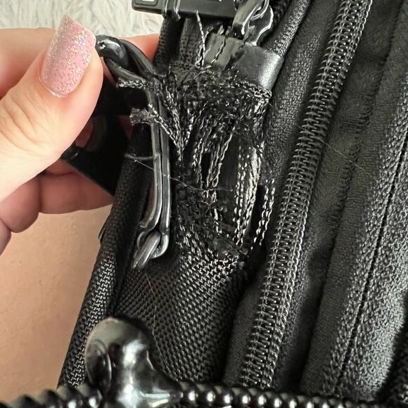 Tumi Alpha 2 Compact Large Screen Laptop Briefcase - Picture 15 of 16